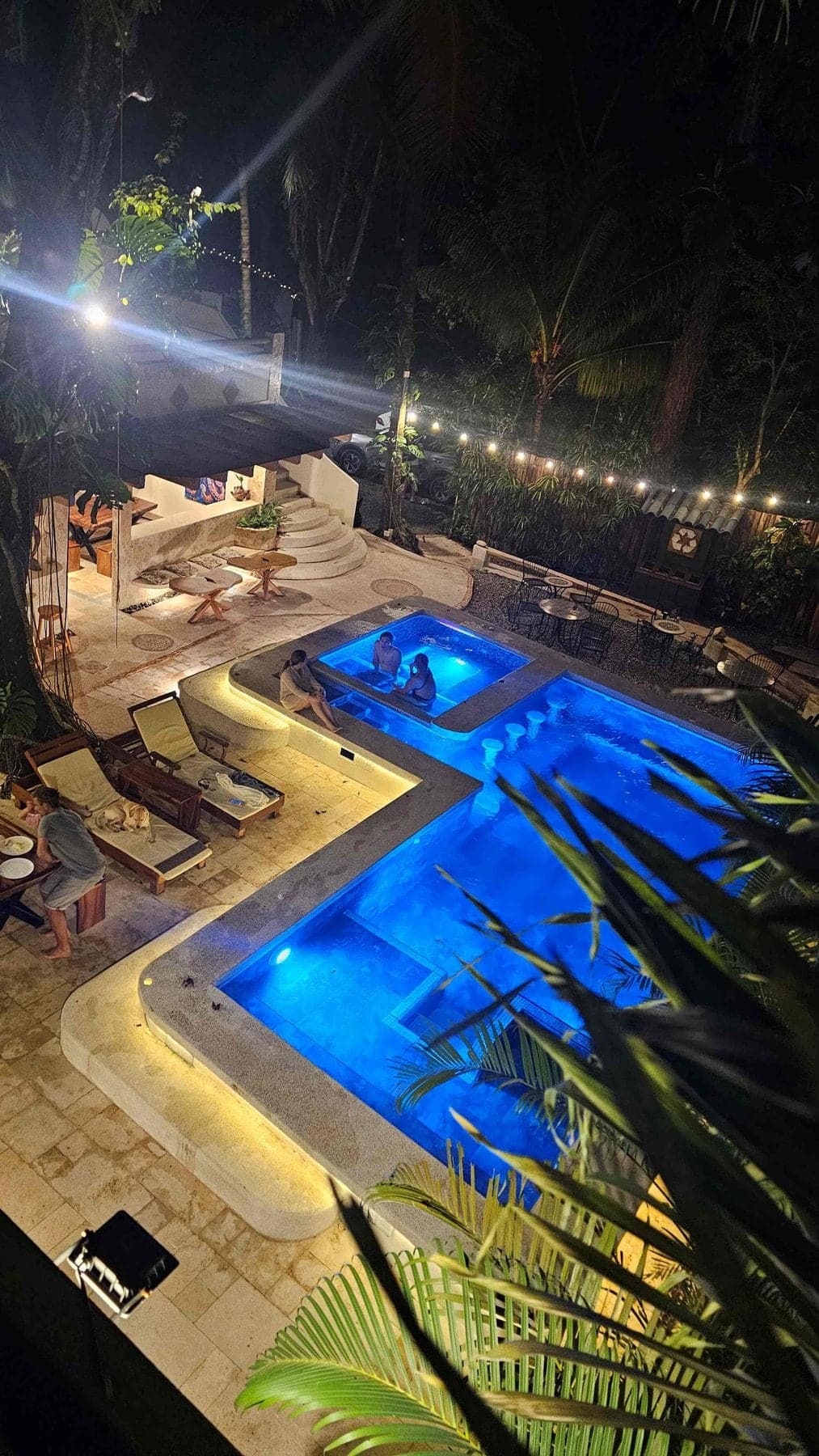 A slow evening around the Dreamcatcher pool
