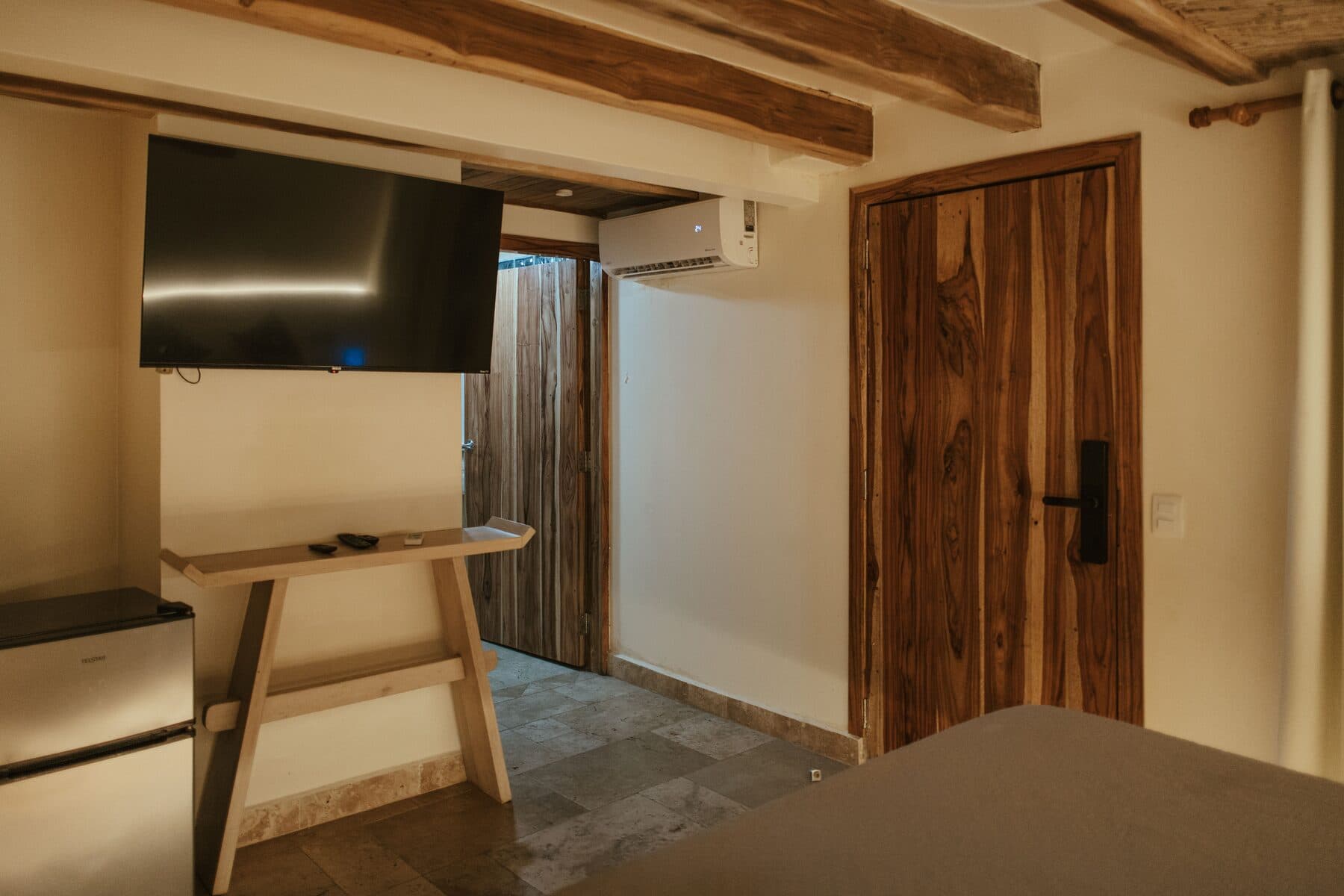 #24 Premium King Terrace Room 2