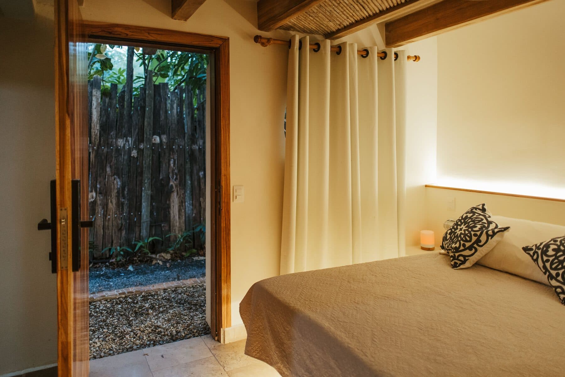 #24 Premium King Terrace Room 3