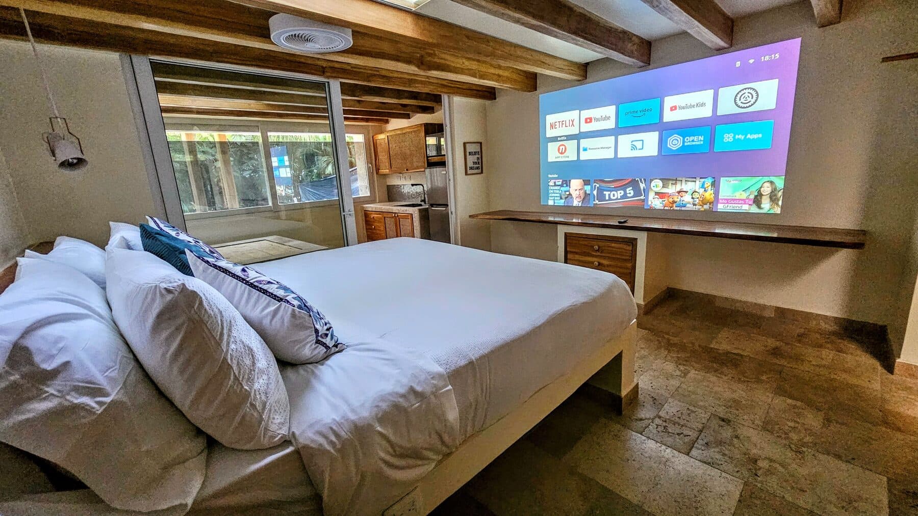 #25 Premium Cinema Apartment with Kitchen 4