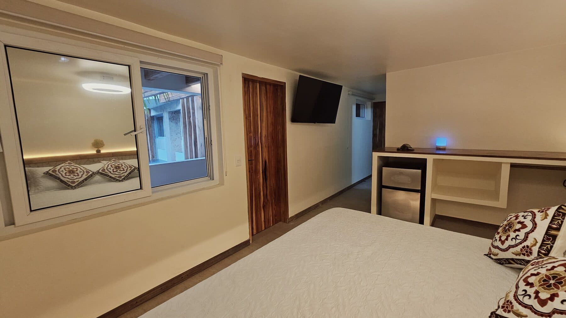 #28 King Balcony Room 2