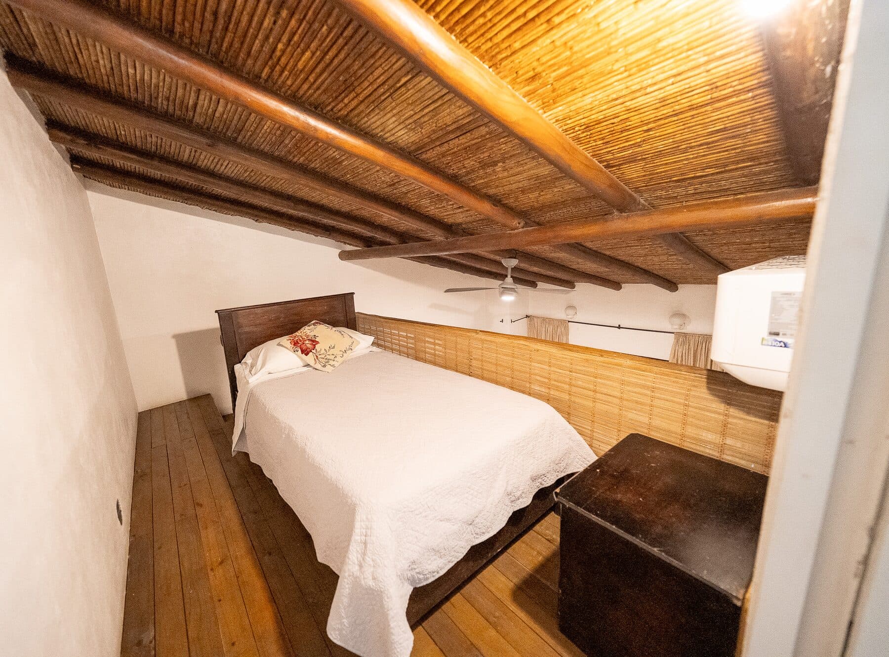 Room 6 family mezzanine apartment