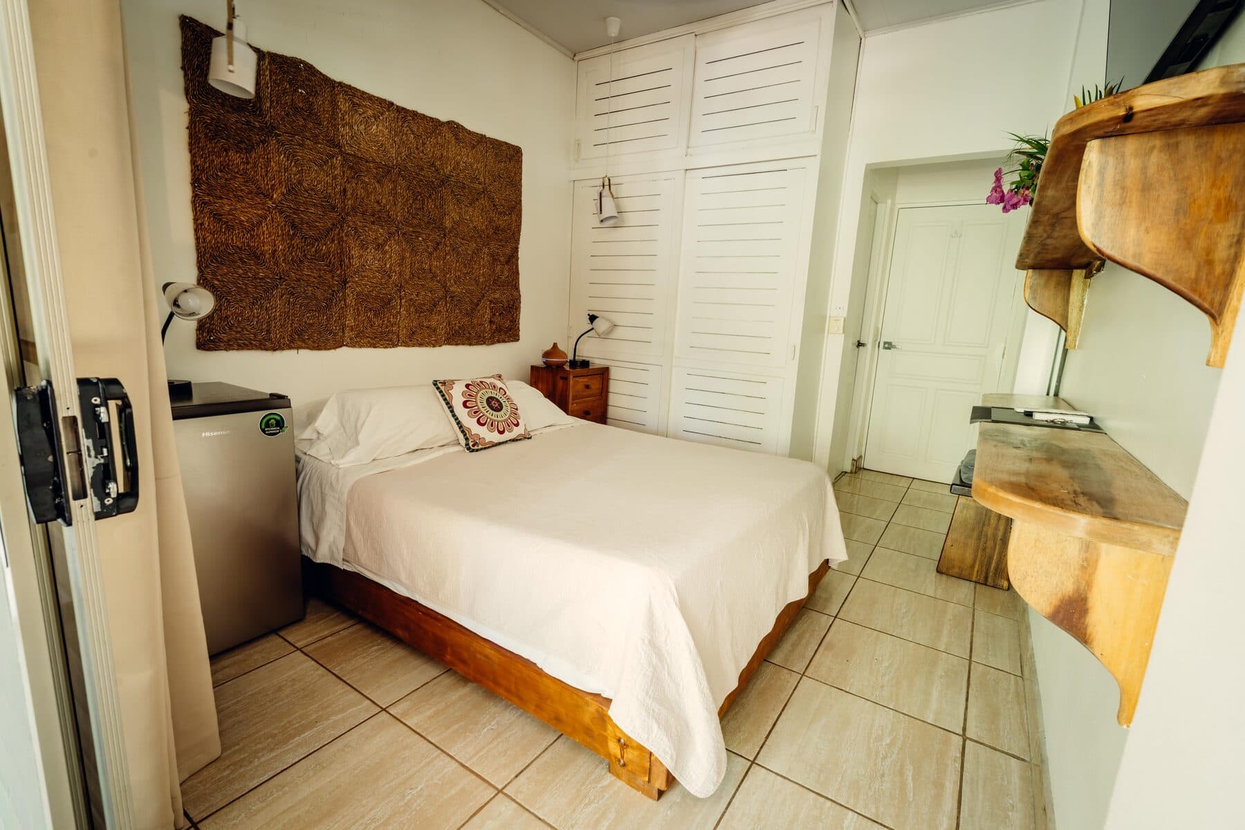 #9 Queen Balcony Room with Hammock 2
