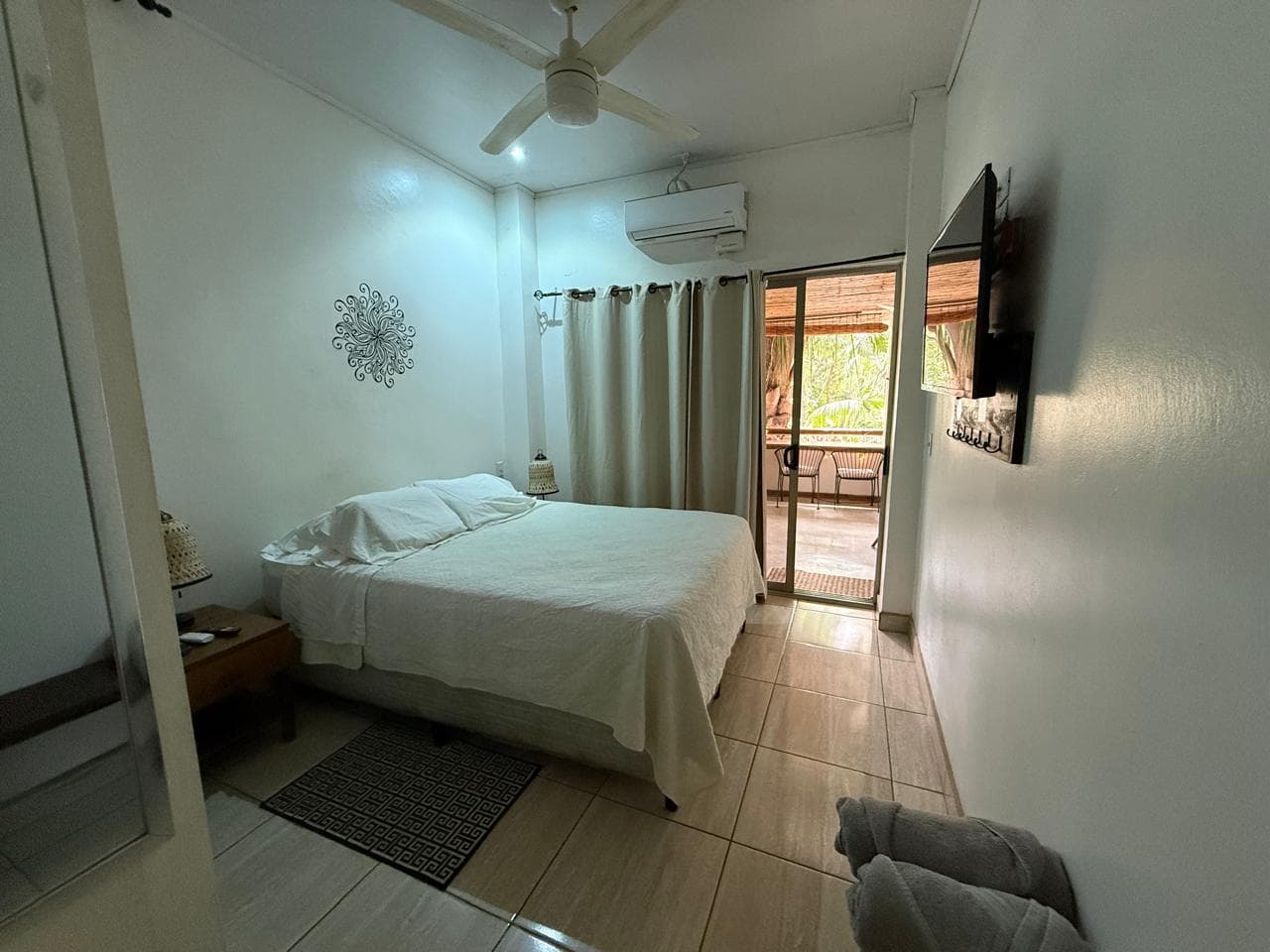 #9 Queen Balcony Room with Hammock 3